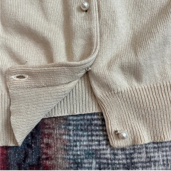 Ralph Lauren cream cardigan with pearl buttons - Picture 3 of 5